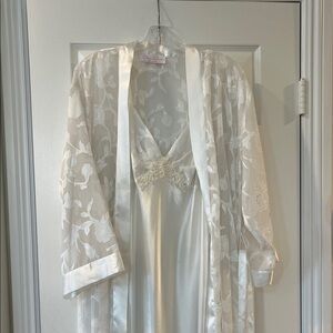 Oscar de la Renta Pink Label Ivory Sheer Floral Robe